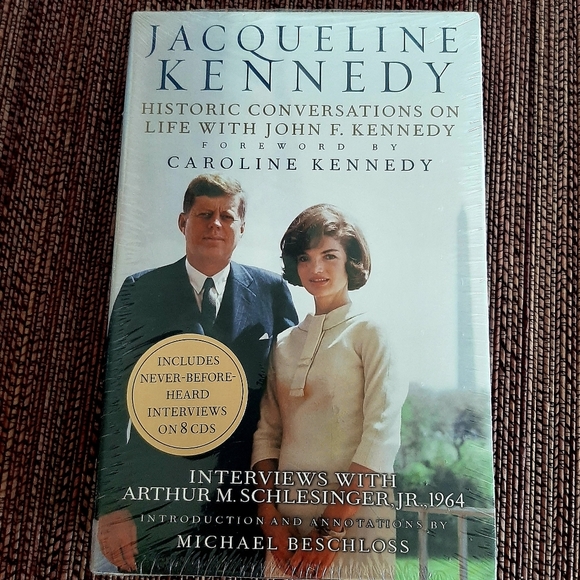 JACQUELINE KENNEDY BOOK - Picture 1 of 6